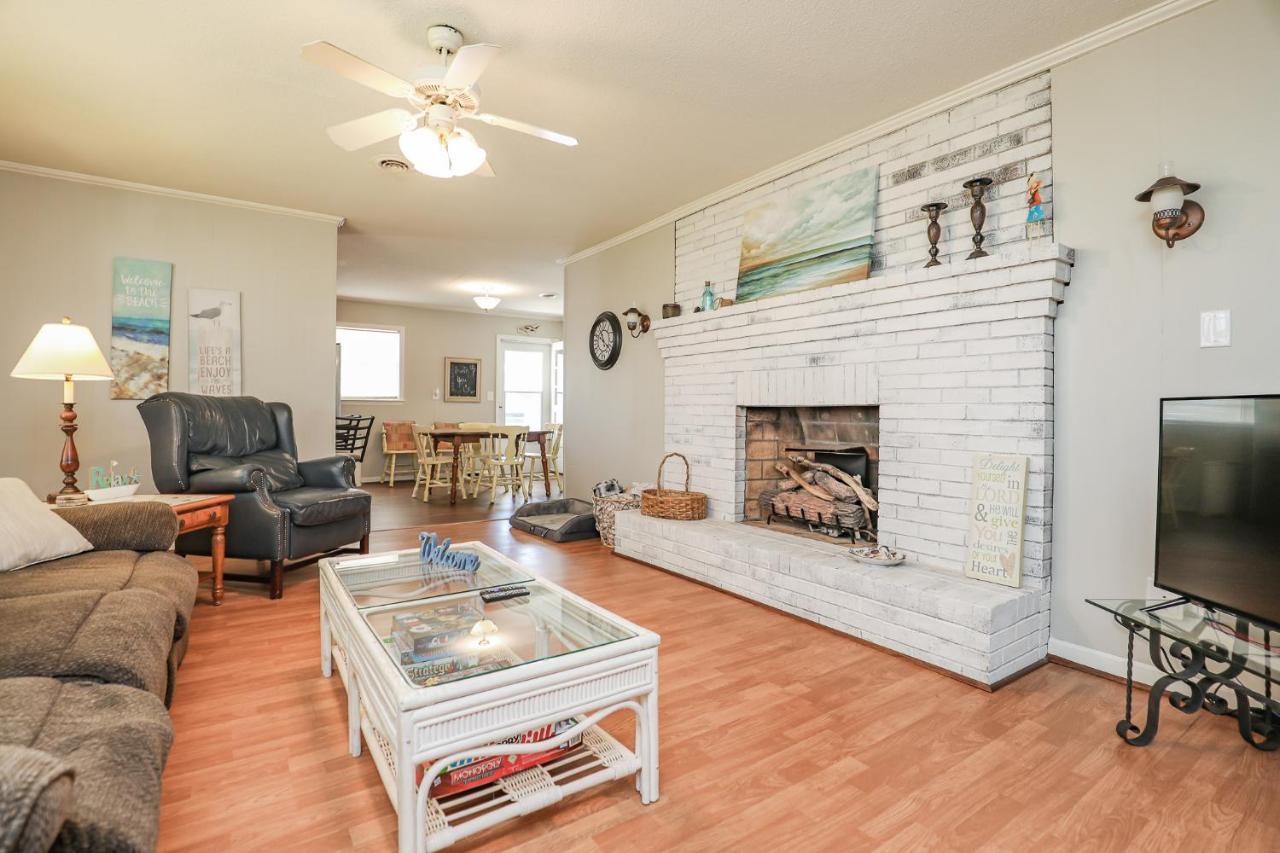 Spacious Home With Waterfront View-Welcome Pets Sneads Ferry Kültér fotó