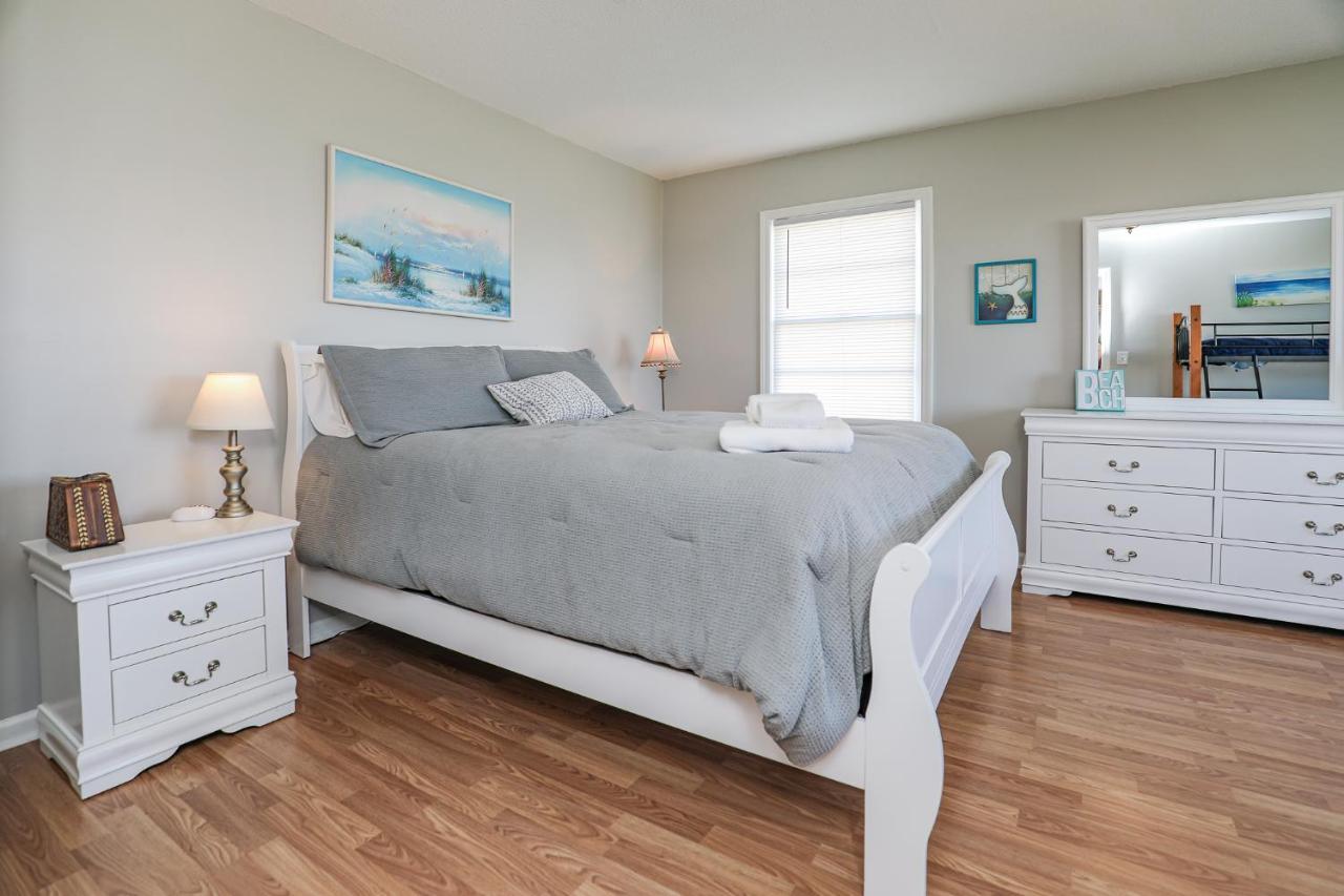 Spacious Home With Waterfront View-Welcome Pets Sneads Ferry Kültér fotó