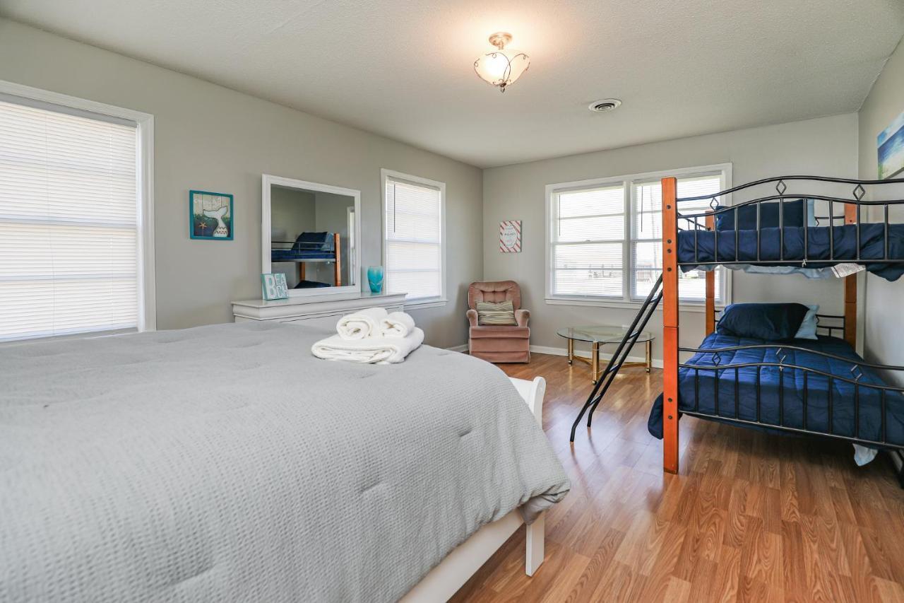 Spacious Home With Waterfront View-Welcome Pets Sneads Ferry Kültér fotó