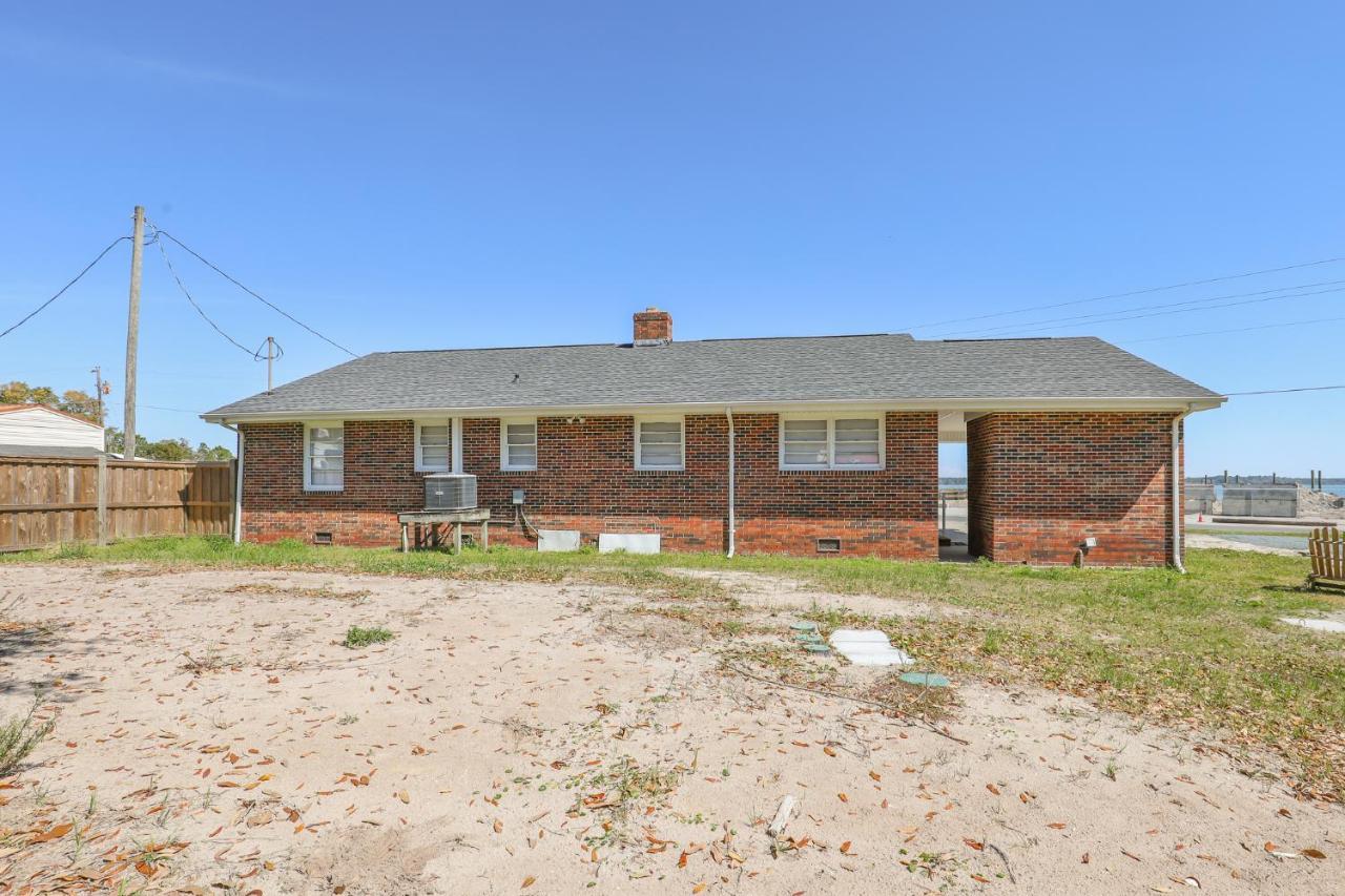 Spacious Home With Waterfront View-Welcome Pets Sneads Ferry Kültér fotó
