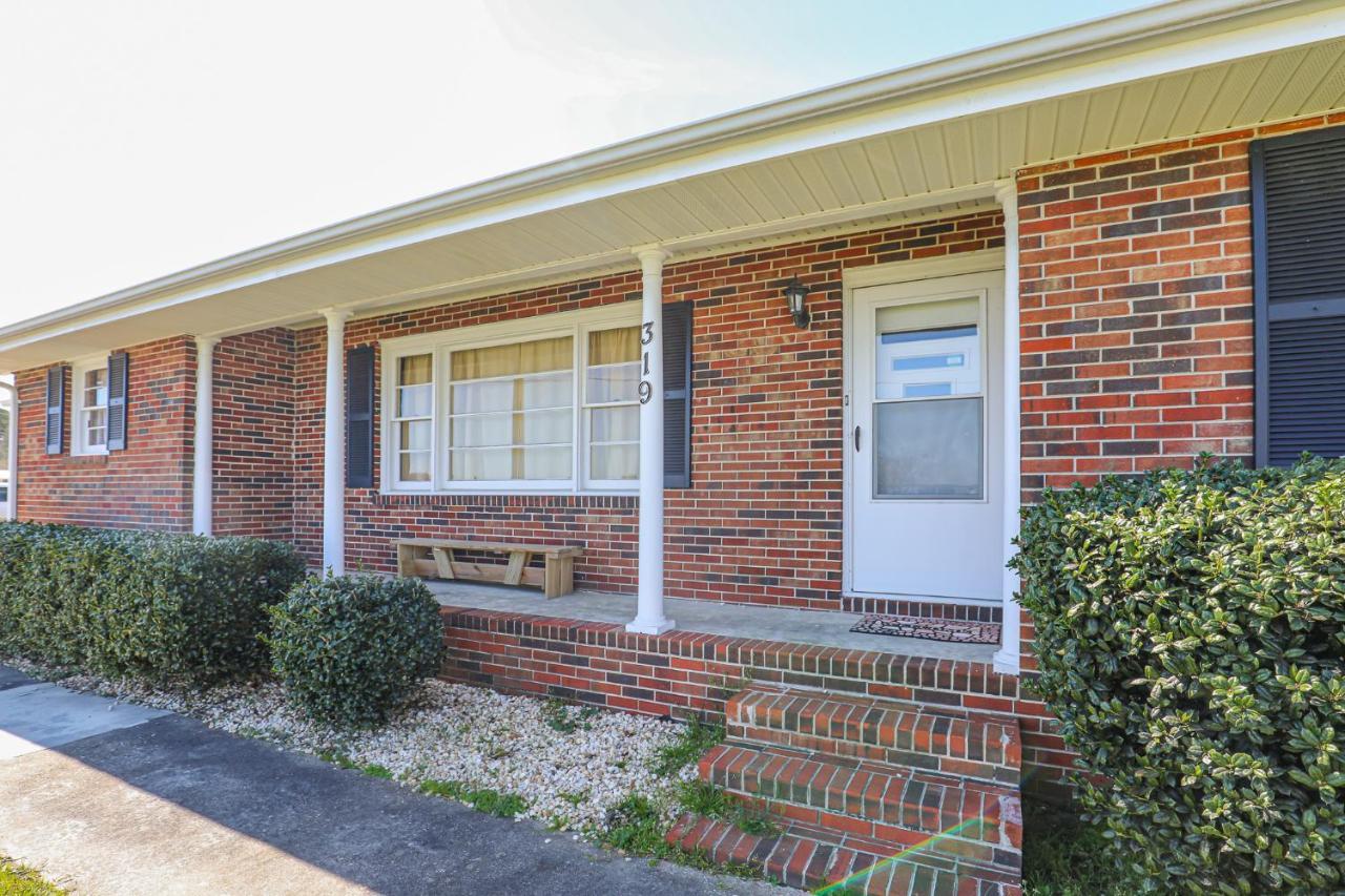 Spacious Home With Waterfront View-Welcome Pets Sneads Ferry Kültér fotó