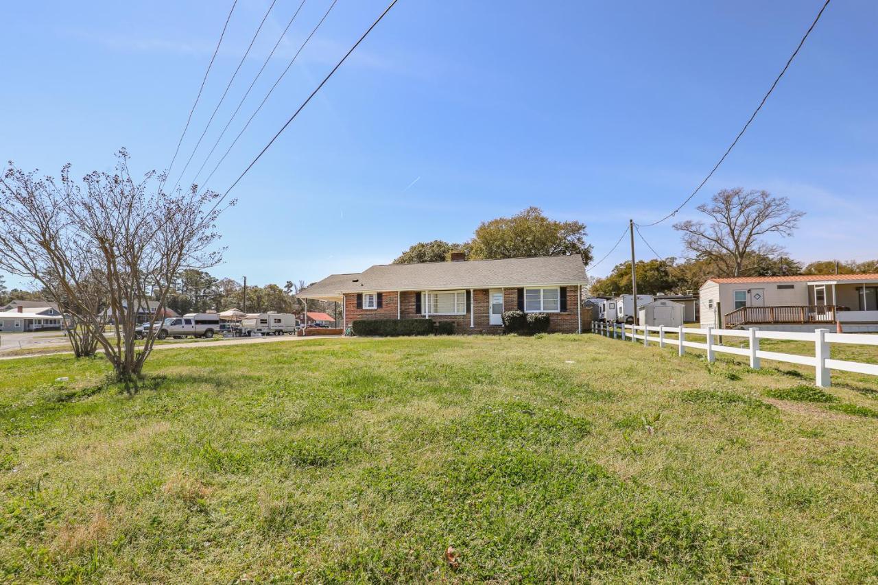 Spacious Home With Waterfront View-Welcome Pets Sneads Ferry Kültér fotó