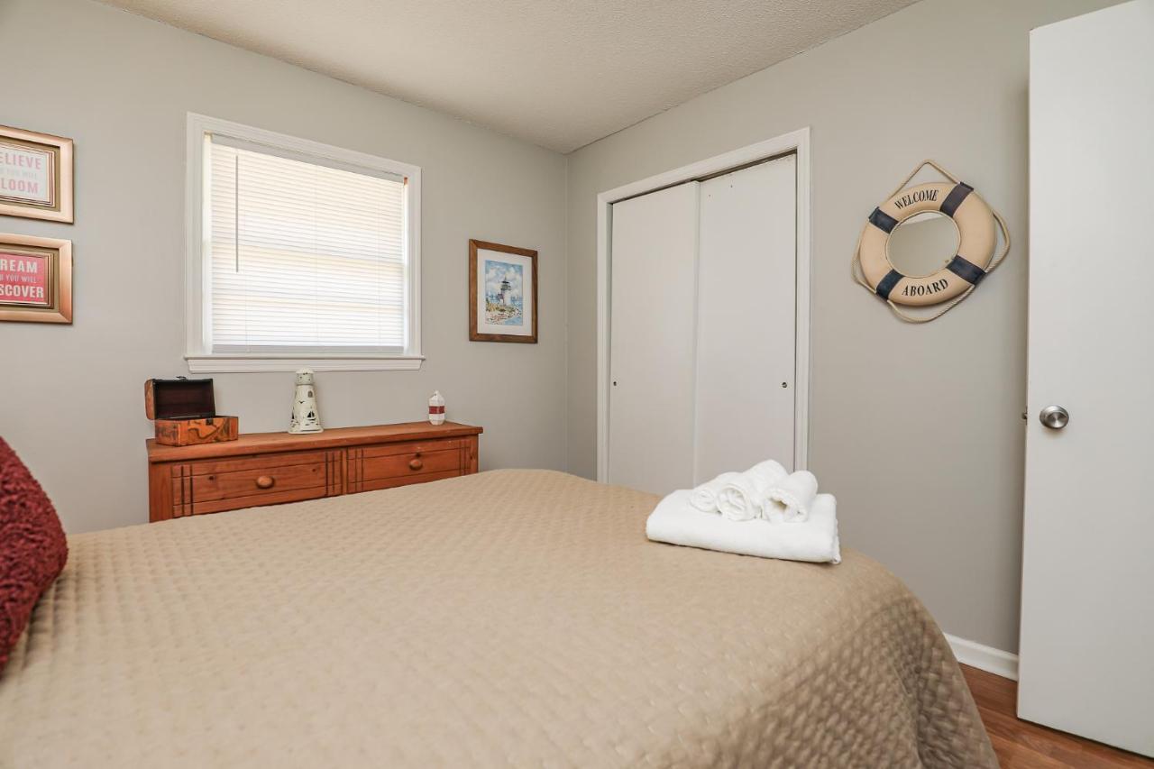Spacious Home With Waterfront View-Welcome Pets Sneads Ferry Kültér fotó