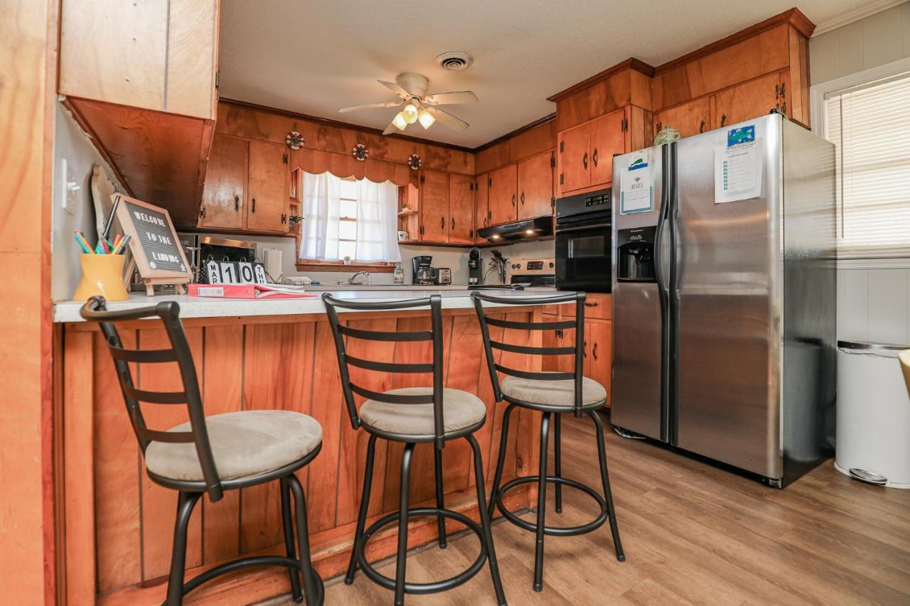 Spacious Home With Waterfront View-Welcome Pets Sneads Ferry Kültér fotó