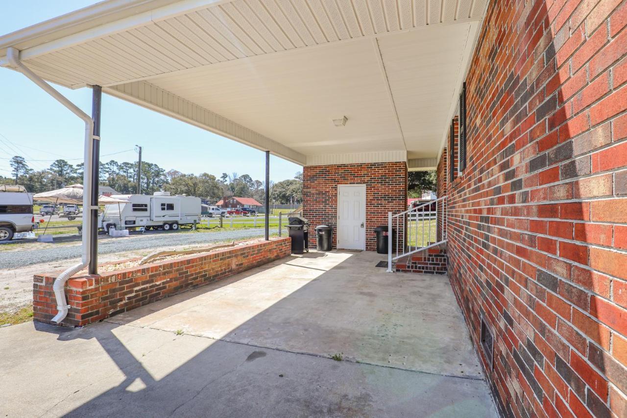 Spacious Home With Waterfront View-Welcome Pets Sneads Ferry Kültér fotó