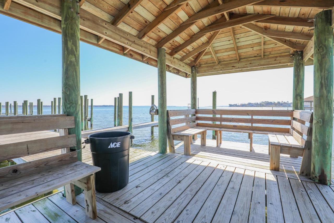 Spacious Home With Waterfront View-Welcome Pets Sneads Ferry Kültér fotó