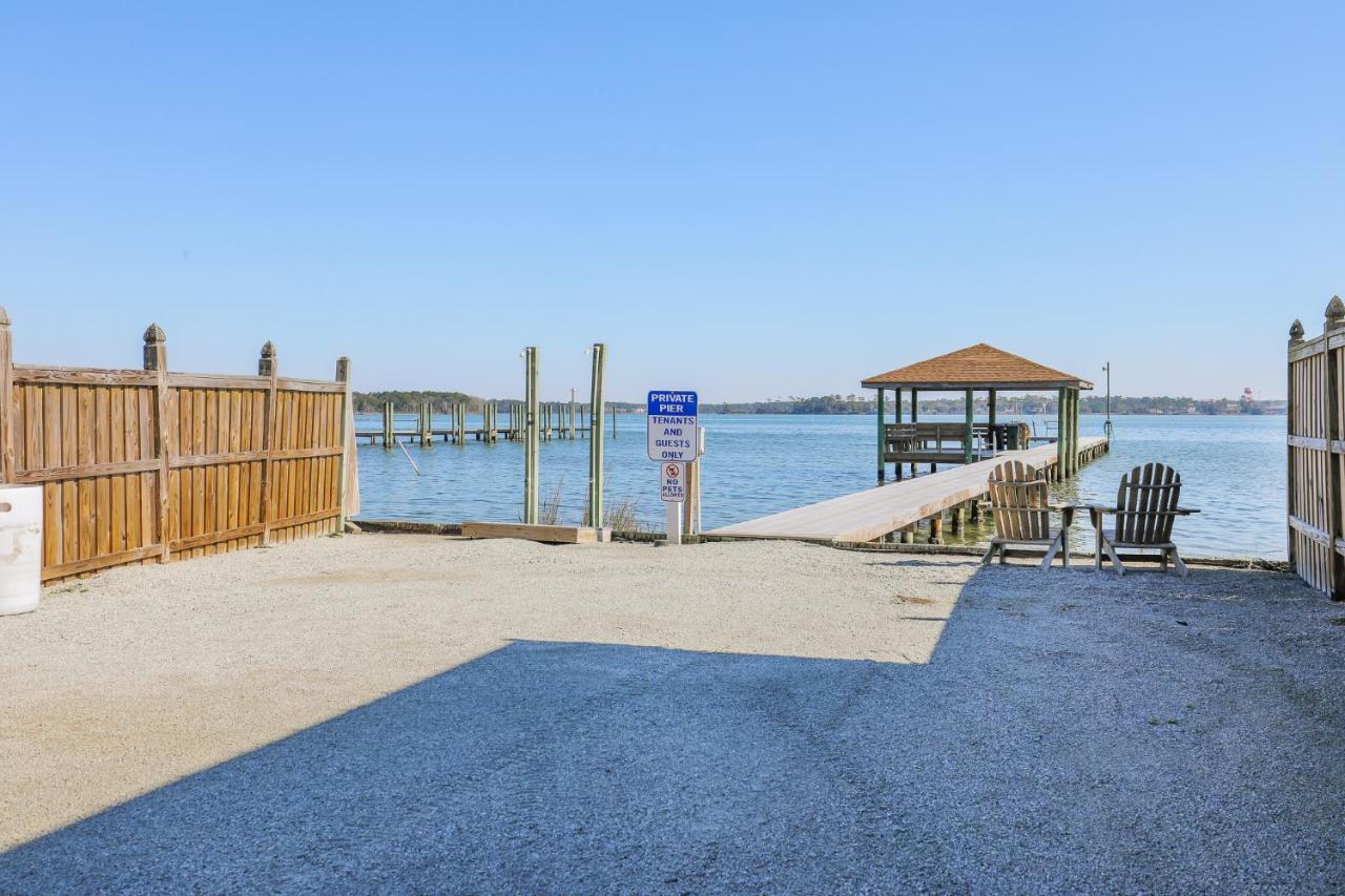 Spacious Home With Waterfront View-Welcome Pets Sneads Ferry Kültér fotó