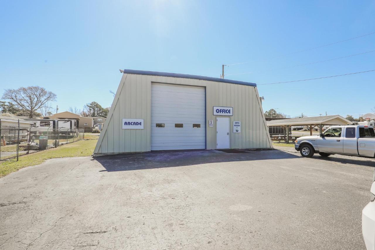Spacious Home With Waterfront View-Welcome Pets Sneads Ferry Kültér fotó